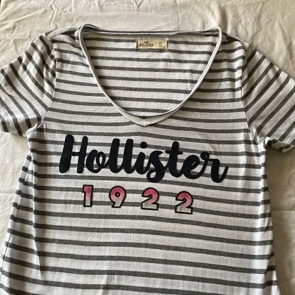𝅺$ 5 add on $ Hollister stripe logo t size xs - Picture 6 of 10